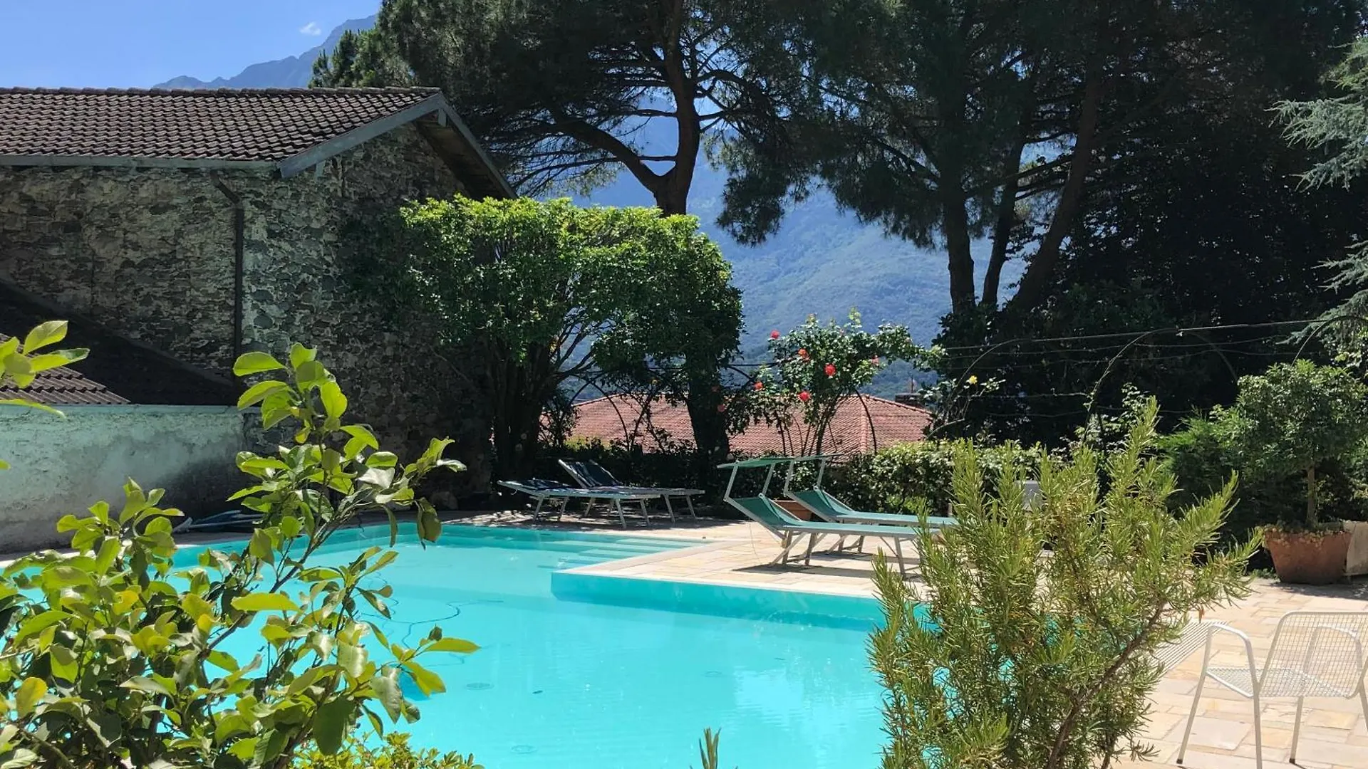 Villa Eden Jacuzzi Pool & Private Parking location